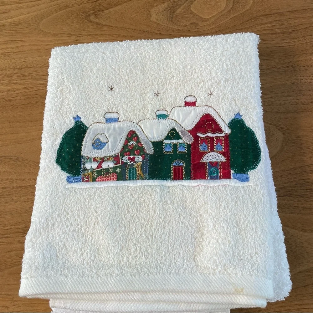 NWT holiday towel set